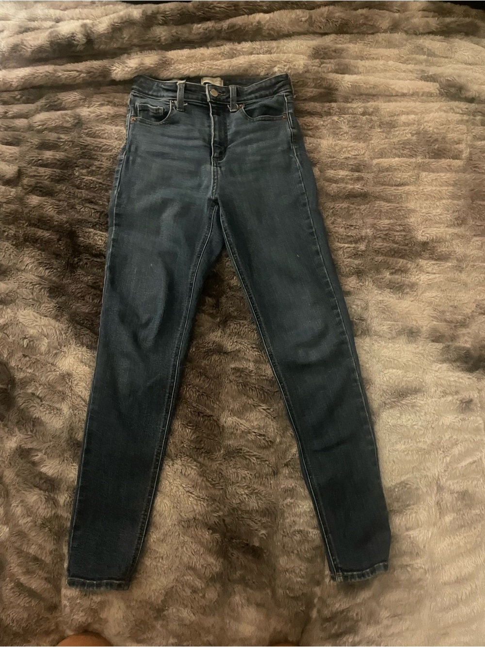 Universal Thread Women's Skinny Jeans in Dark Blue Wash